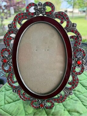 Market Bazaar Red Enamel Jeweled Design 5 x 6 Oval Picture Frame 3.5" x 5" Photo